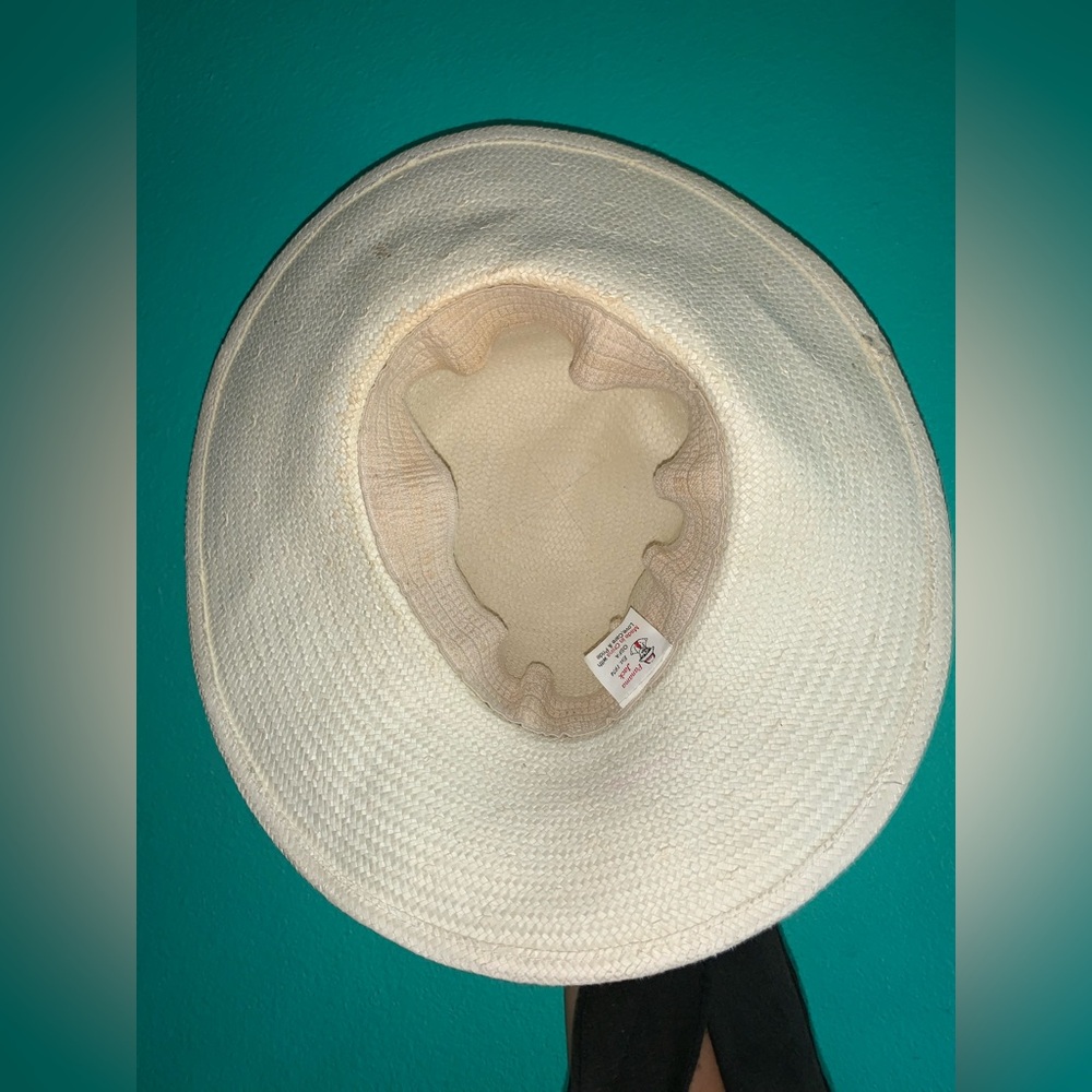4 Different Hats - Picture 13 of 16